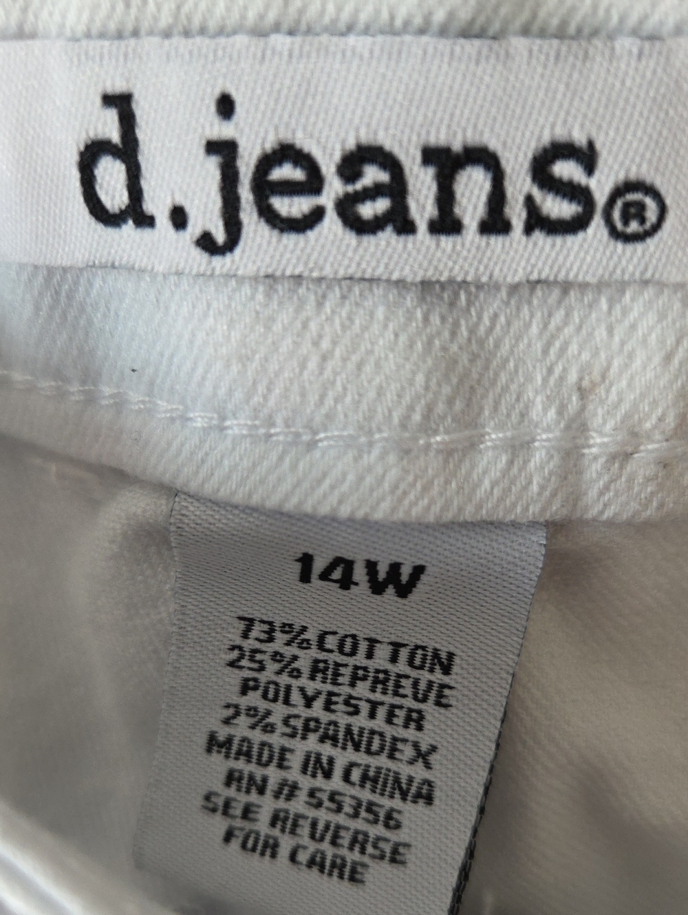 NWT!! d. jeans White Women’s Rolled Hem Jeans - Picture 5 of 6